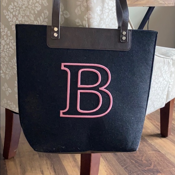 Felt toe with large pink “B” - Picture 2 of 2